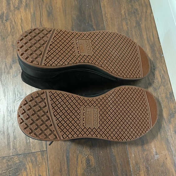 Men’s Black Anti-Slip Work Boot with Suede Upper and Padded Collar - Picture 2 of 6